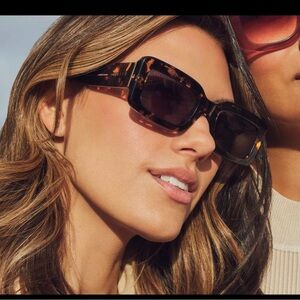Diff Eyewear Brown Sunglasses Oversized Glamorous Design